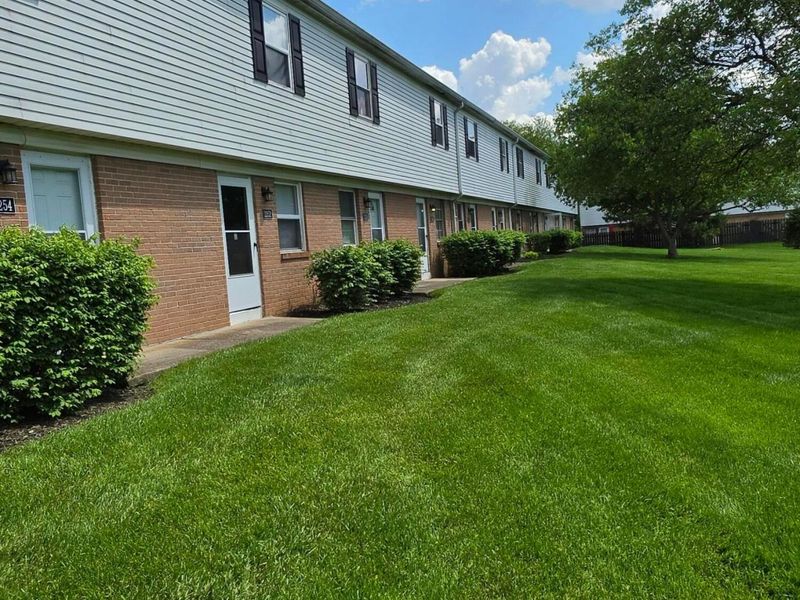 2256 Perkins Court, Unit P, Columbus, OH 43229 Photo 2