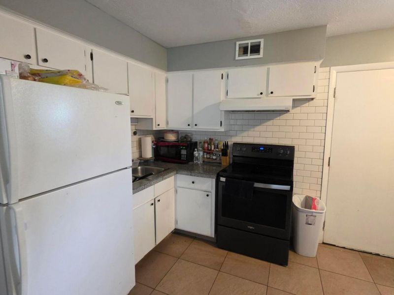 2256 Perkins Court, Unit P, Columbus, OH 43229 Photo 3