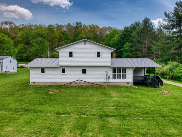 9689 Stickle Road , Saint Louisville, OH 43071
