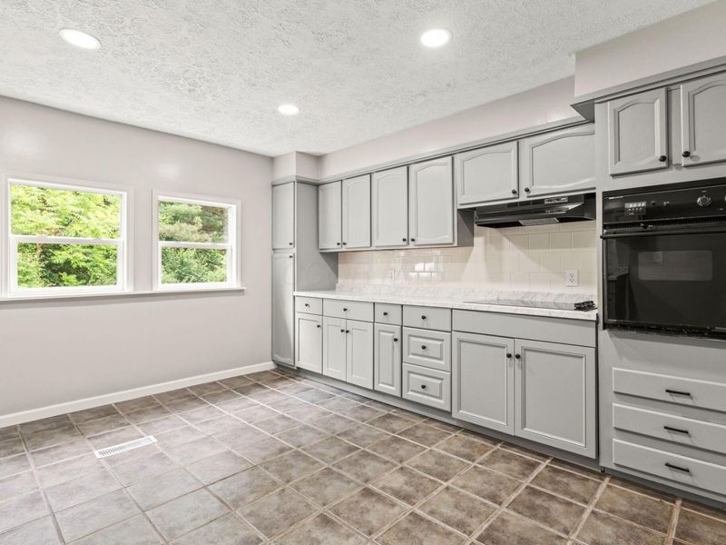9689 Stickle Road, Saint Louisville, OH 43071 Photo 14