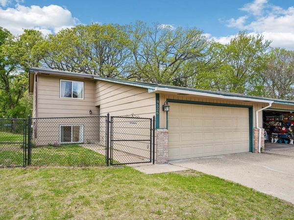9526 Grey Widgeon Place, Eden Prairie, MN 55347