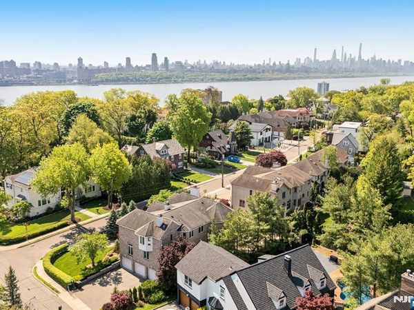 1115 Arcadian Way, FORT LEE, NJ 07024