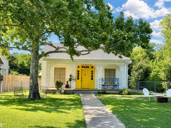 706 W 11th ST , Taylor, TX 76574