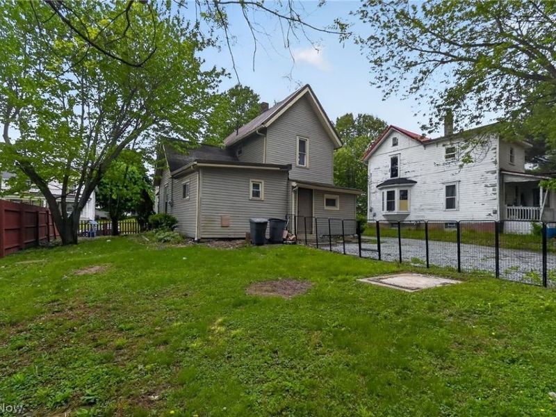 402 Vine Street, Ashland, OH 44805 Photo 3