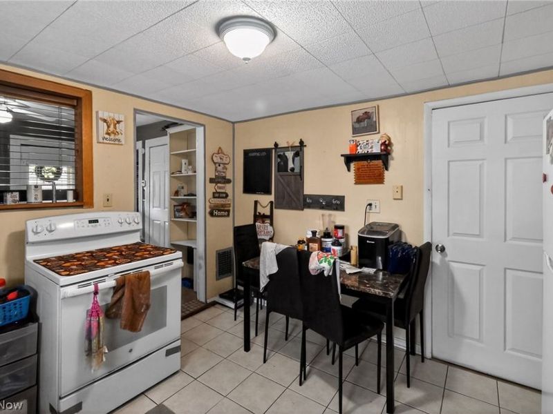 402 Vine Street, Ashland, OH 44805 Photo 9