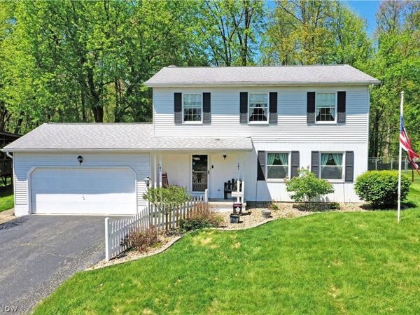 34 Hickory Trace Drive , Girard, OH 44420