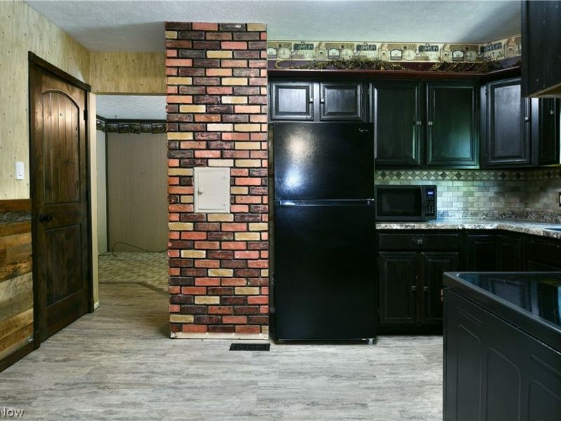 34 Hickory Trace Drive, Girard, OH 44420 Photo 18