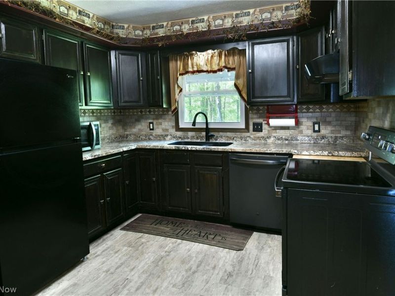 34 Hickory Trace Drive, Girard, OH 44420 Photo 19