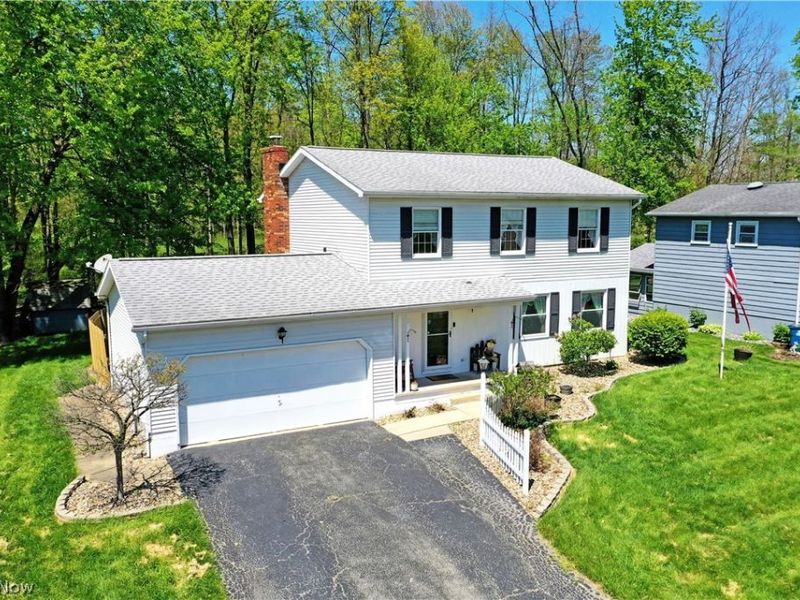 34 Hickory Trace Drive, Girard, OH 44420 Photo 2