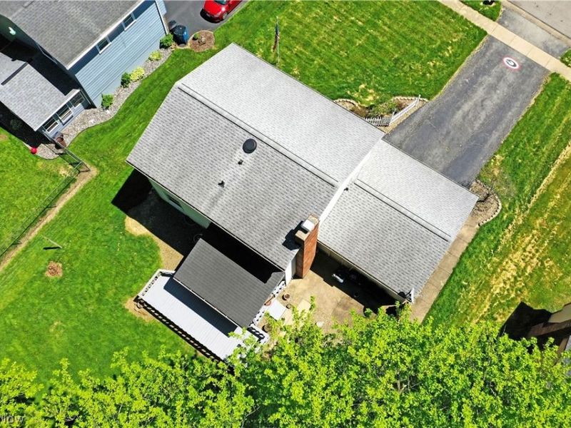 34 Hickory Trace Drive, Girard, OH 44420 Photo 8