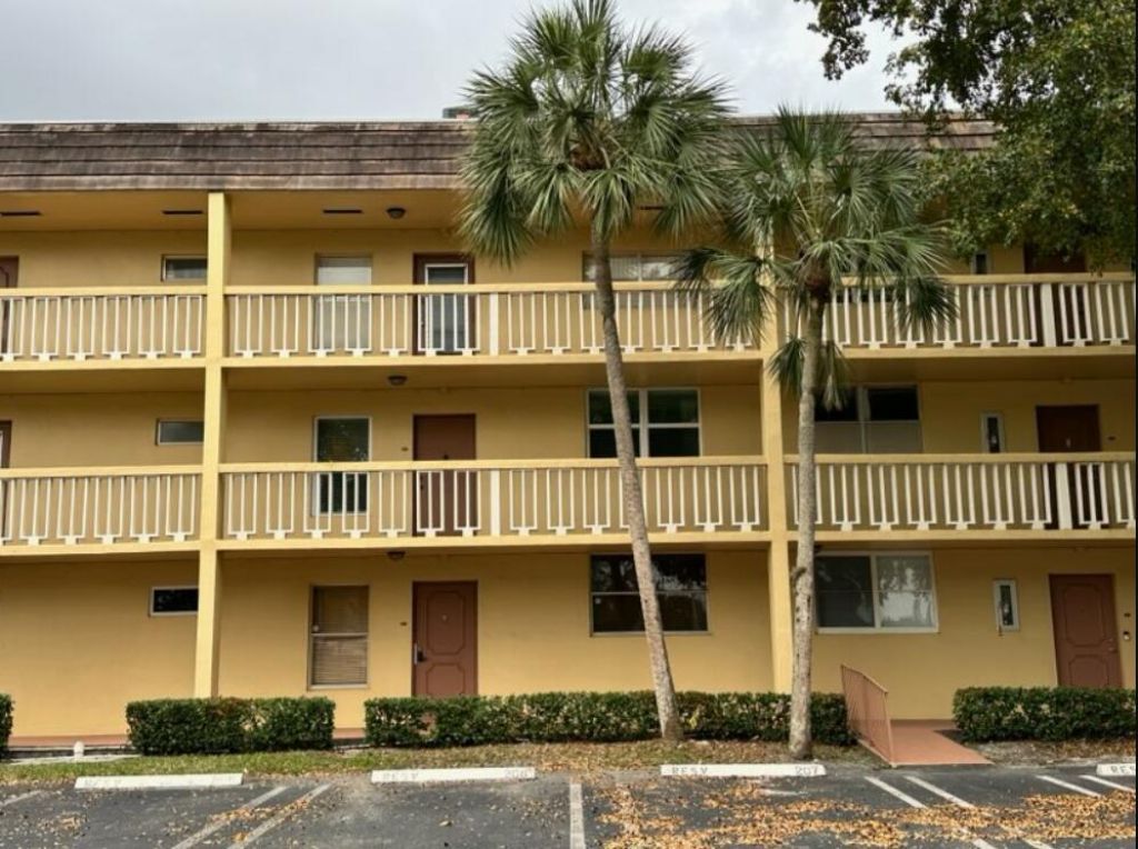 6020 NW 64th Avenue, Unit 207, Tamarac, FL 33319 Photo