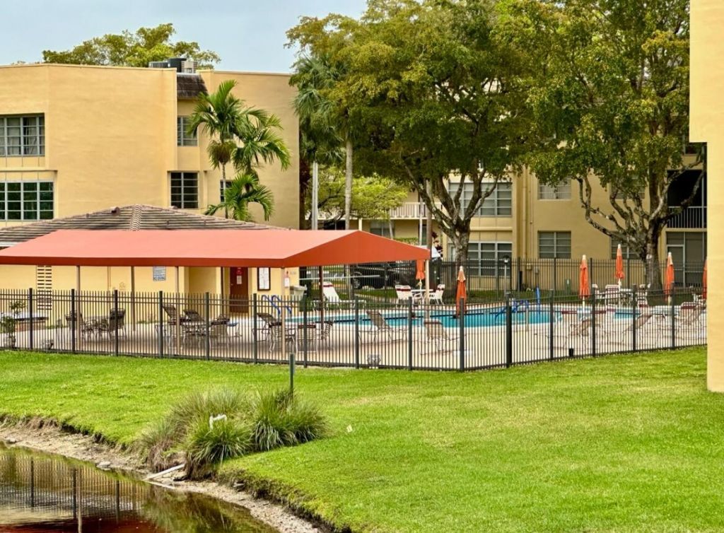6020 NW 64th Avenue, Unit 207, Tamarac, FL 33319 Photo
