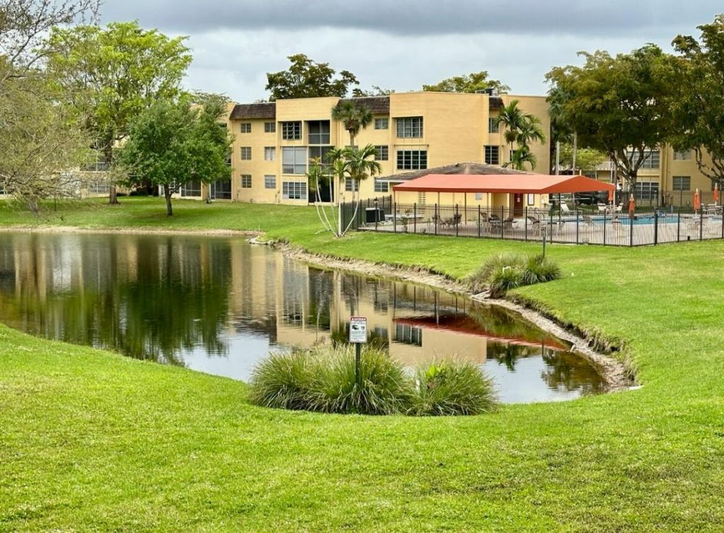 6020 NW 64th Avenue, Unit 207, Tamarac, FL 33319 Photo