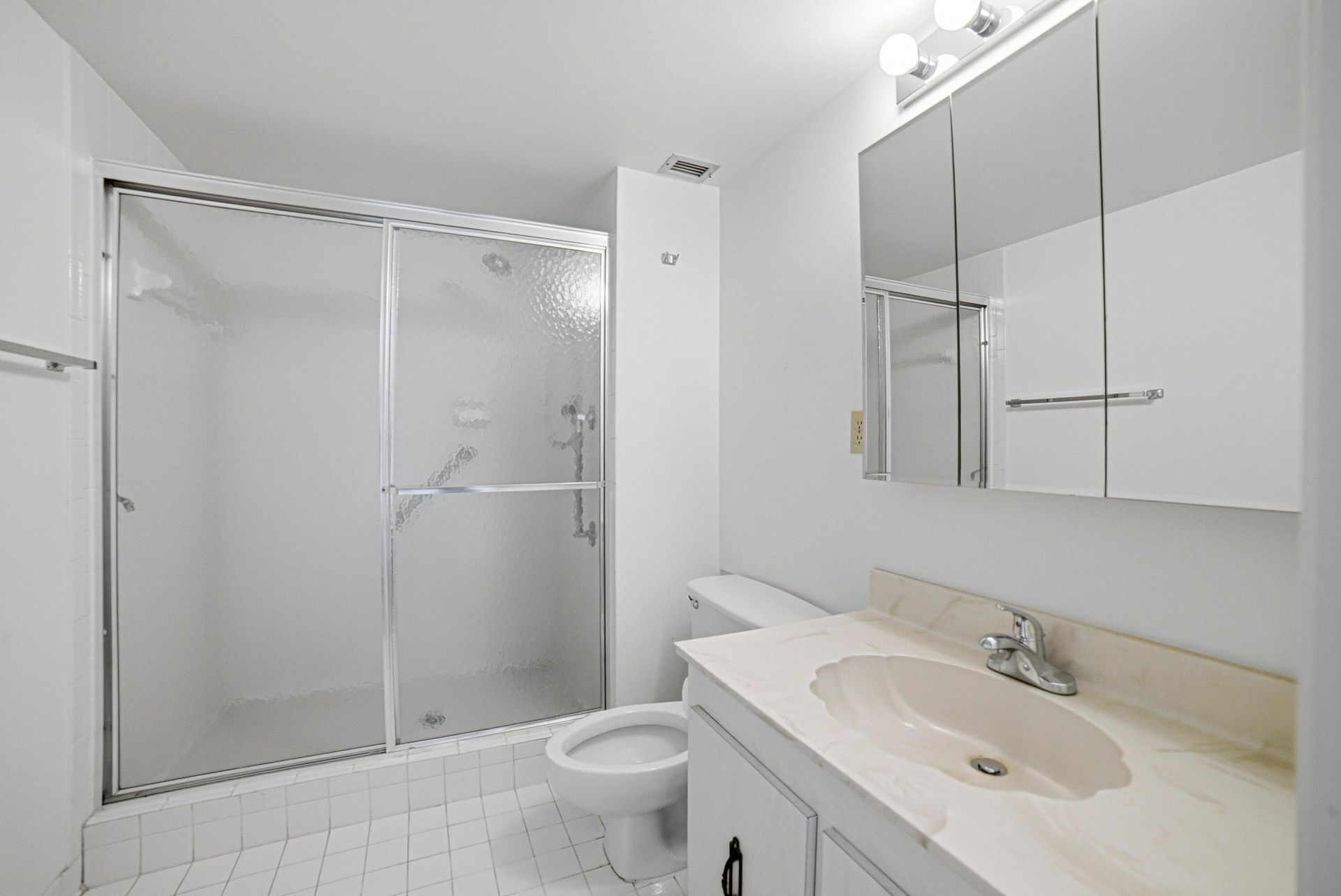 600 Three Islands Boulevard, Unit 121, Hallandale Beach, FL 33009 Photo