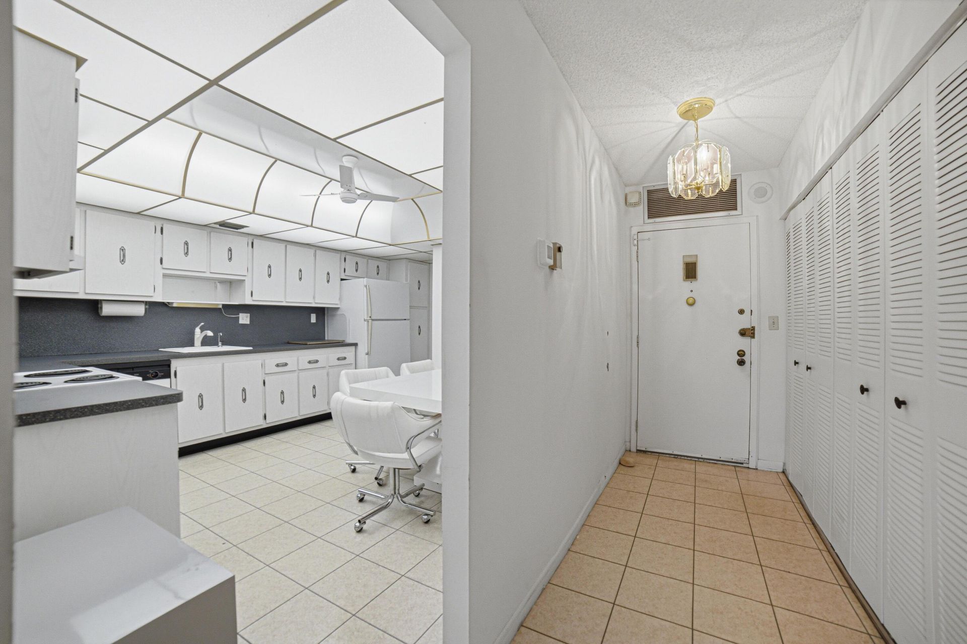 600 Three Islands Boulevard, Unit 121, Hallandale Beach, FL 33009 Photo