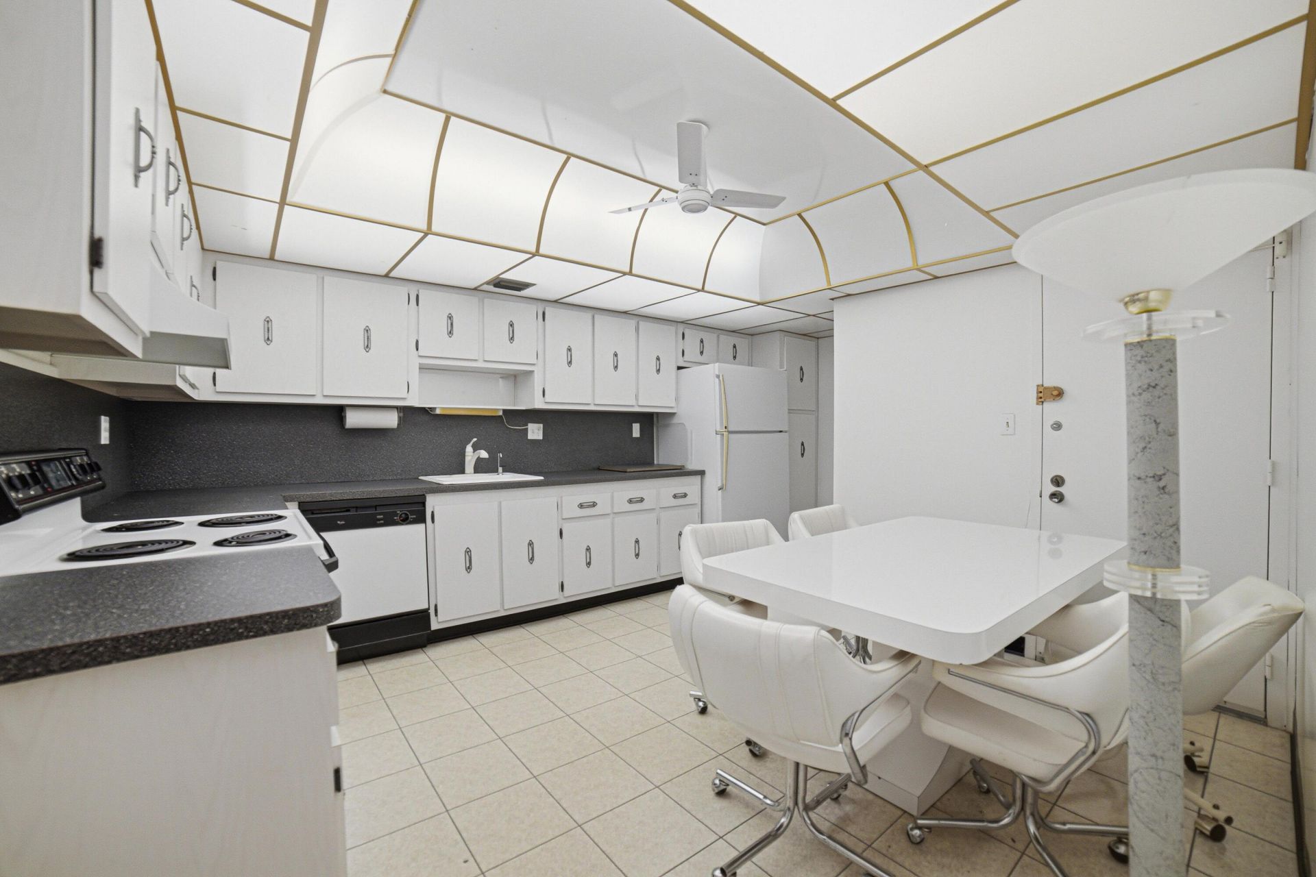 600 Three Islands Boulevard, Unit 121, Hallandale Beach, FL 33009 Photo