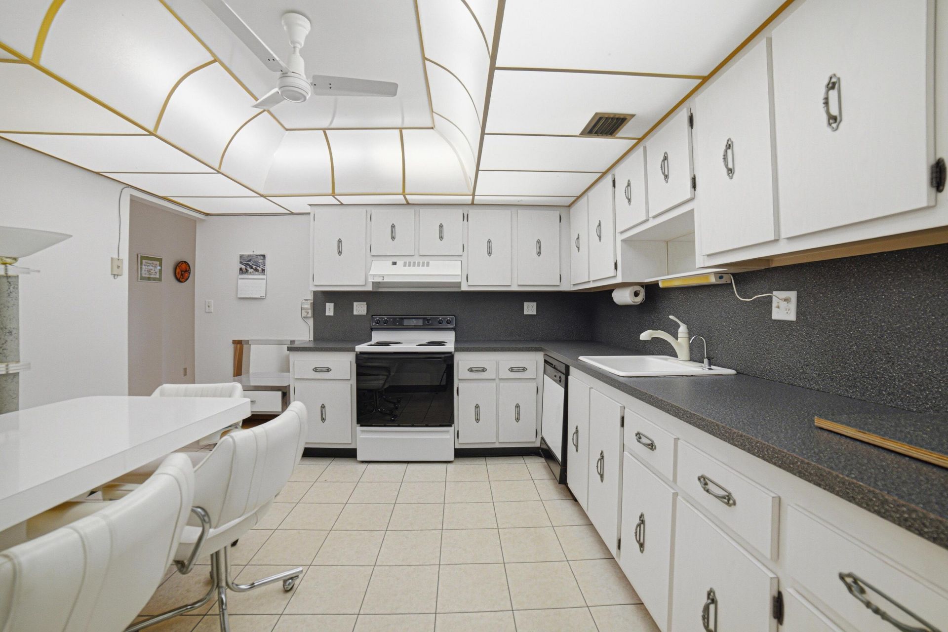600 Three Islands Boulevard, Unit 121, Hallandale Beach, FL 33009 Photo