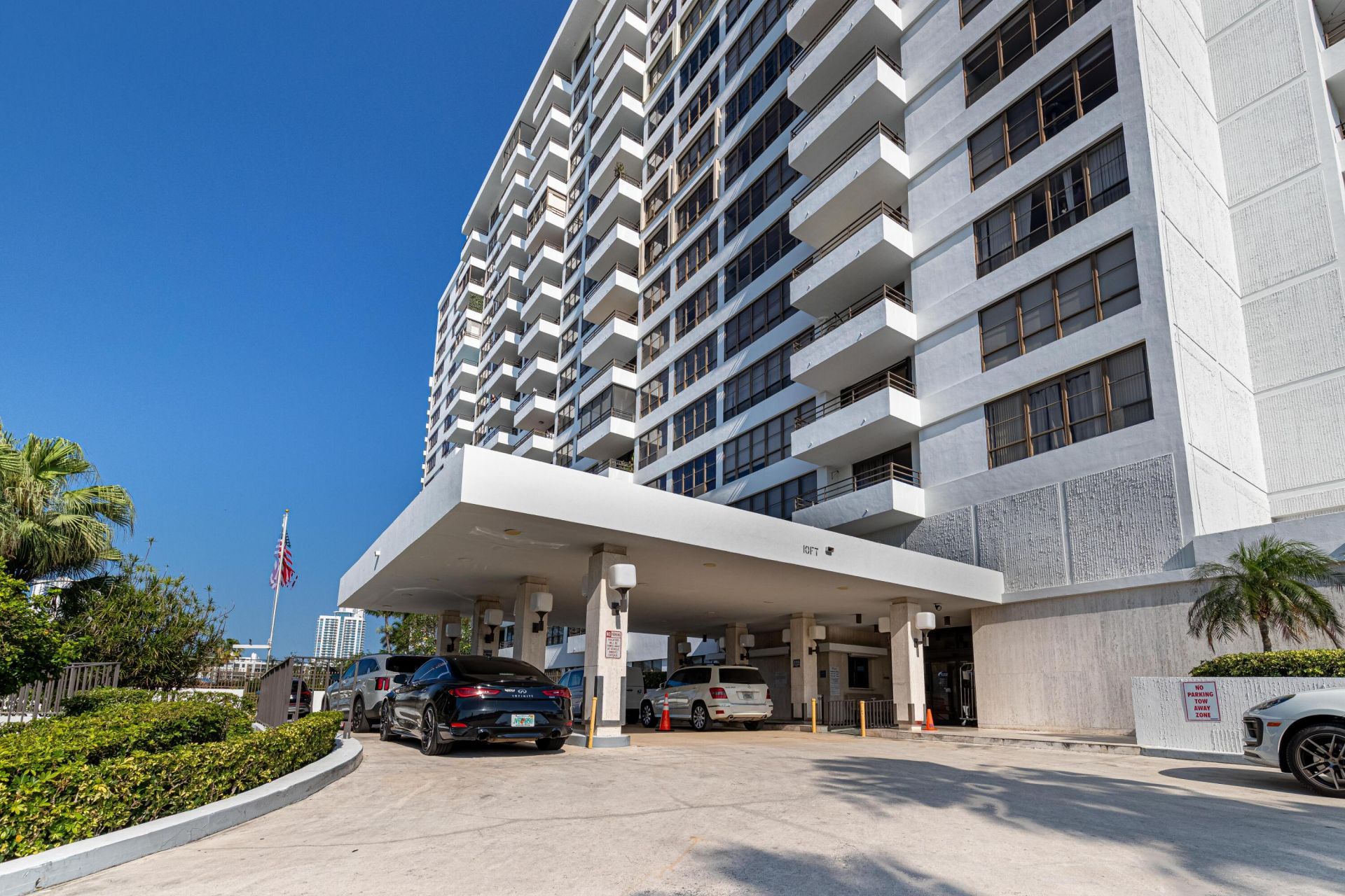 600 Three Islands Boulevard, Unit 121, Hallandale Beach, FL 33009 Photo