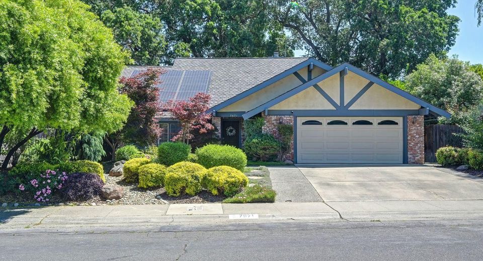 7671 Greenhaven Dr, Sacramento, CA 95831 Photo