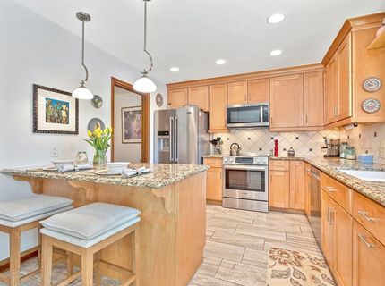 7671 Greenhaven Dr, Sacramento, CA 95831 Photo