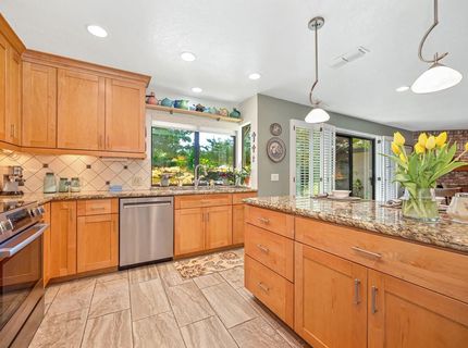 7671 Greenhaven Dr, Sacramento, CA 95831 Photo