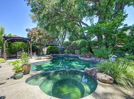 7671 Greenhaven Dr, Sacramento, CA 95831 Photo