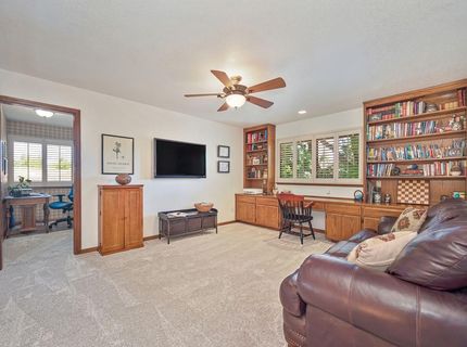 7671 Greenhaven Dr, Sacramento, CA 95831 Photo