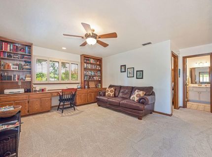 7671 Greenhaven Dr, Sacramento, CA 95831 Photo