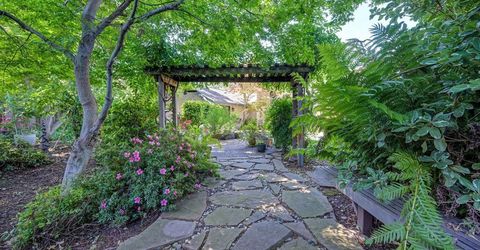 7671 Greenhaven Dr, Sacramento, CA 95831 Photo