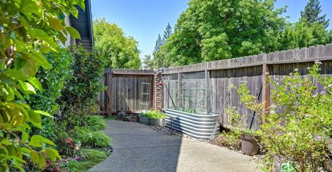 7671 Greenhaven Dr, Sacramento, CA 95831 Photo