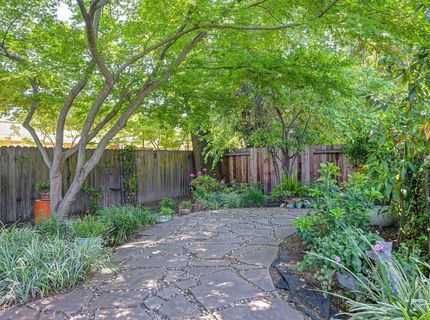 7671 Greenhaven Dr, Sacramento, CA 95831 Photo