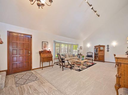 7671 Greenhaven Dr, Sacramento, CA 95831 Photo