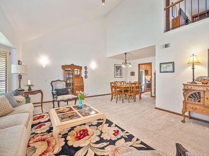 7671 Greenhaven Dr, Sacramento, CA 95831 Photo