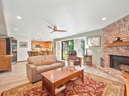 7671 Greenhaven Dr, Sacramento, CA 95831 Photo