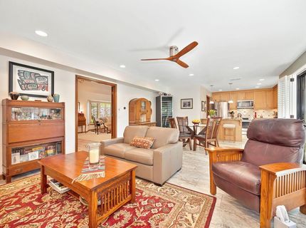 7671 Greenhaven Dr, Sacramento, CA 95831 Photo