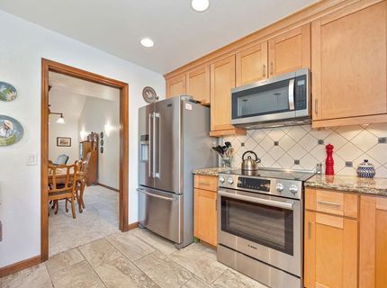 7671 Greenhaven Dr, Sacramento, CA 95831 Photo