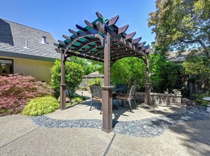 7671 Greenhaven Dr, Sacramento, CA 95831 Photo