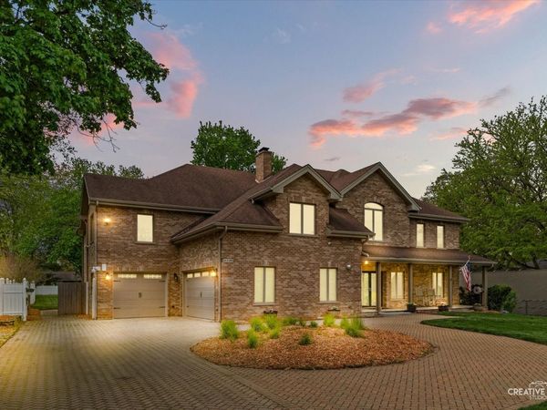 10S060 Clarendon Hills Road , Willowbrook, IL 60527