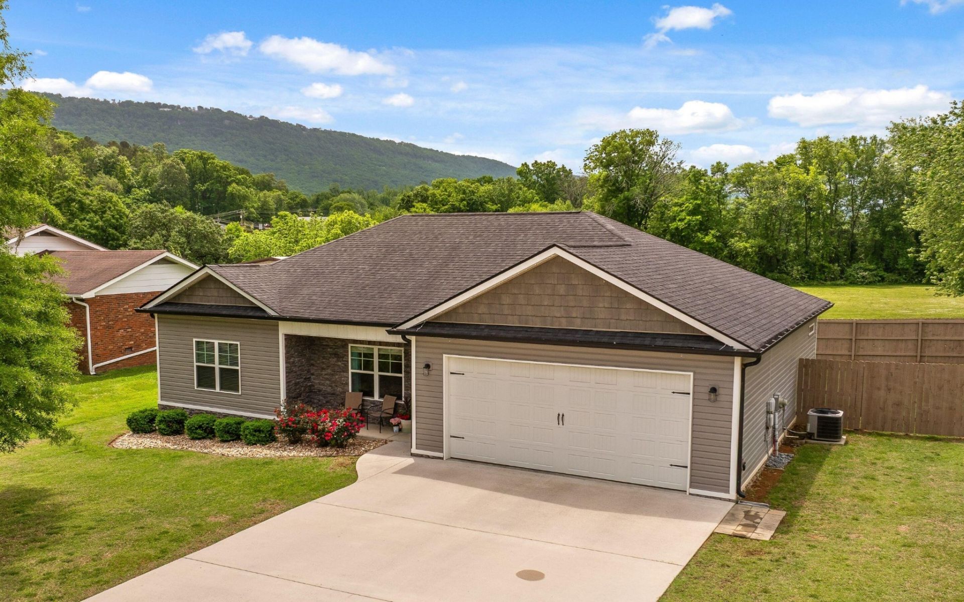3212 Parker Lane, Chattanooga, TN 37419 Main Photo