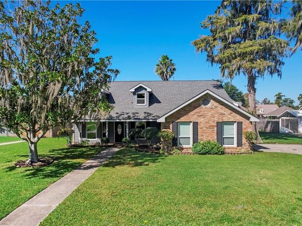 31 E WOODLAWN Drive , Destrehan, LA 70047