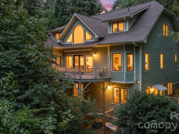 301 Gateway Drive, Hendersonville, NC 28739