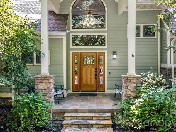 301 Gateway Drive, Hendersonville, NC 28739