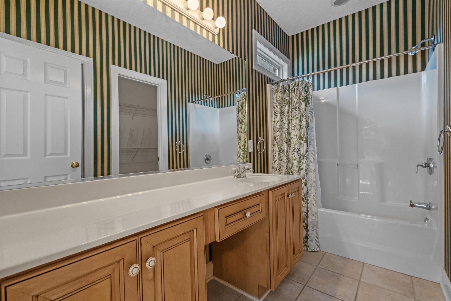 457 Spring Lake Dr.  Photo 28