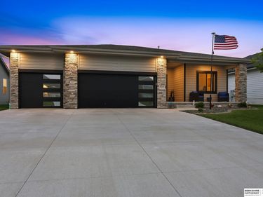7713 S 200 Street , Omaha, NE 68028