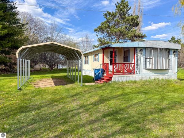 612 Michelson Drive, Houghton Lake, MI 48629