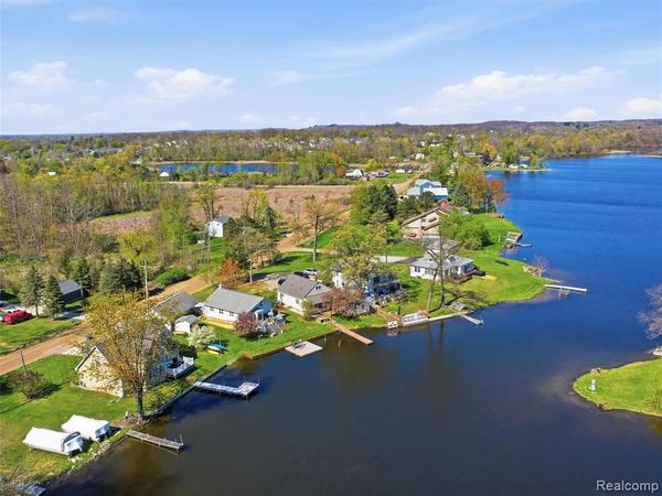 9114 Pontiac Lake Road, White Lake Twp, MI 48386