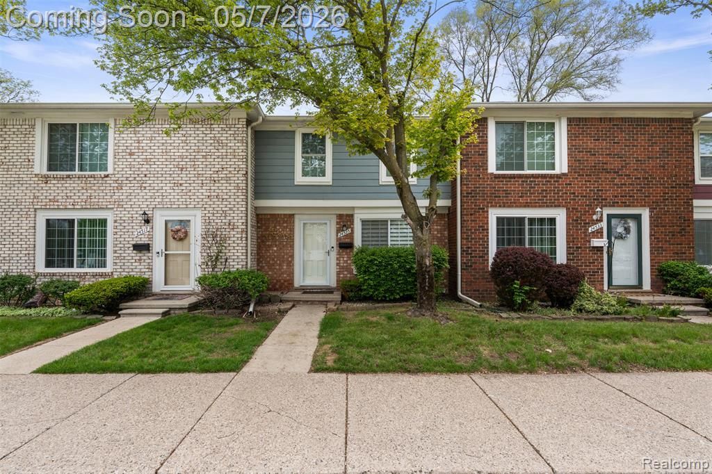 24525 Seaton Circuit E, Warren, MI 48091 Main Photo