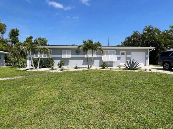 5221 York Ct , Cape Coral, FL 33904