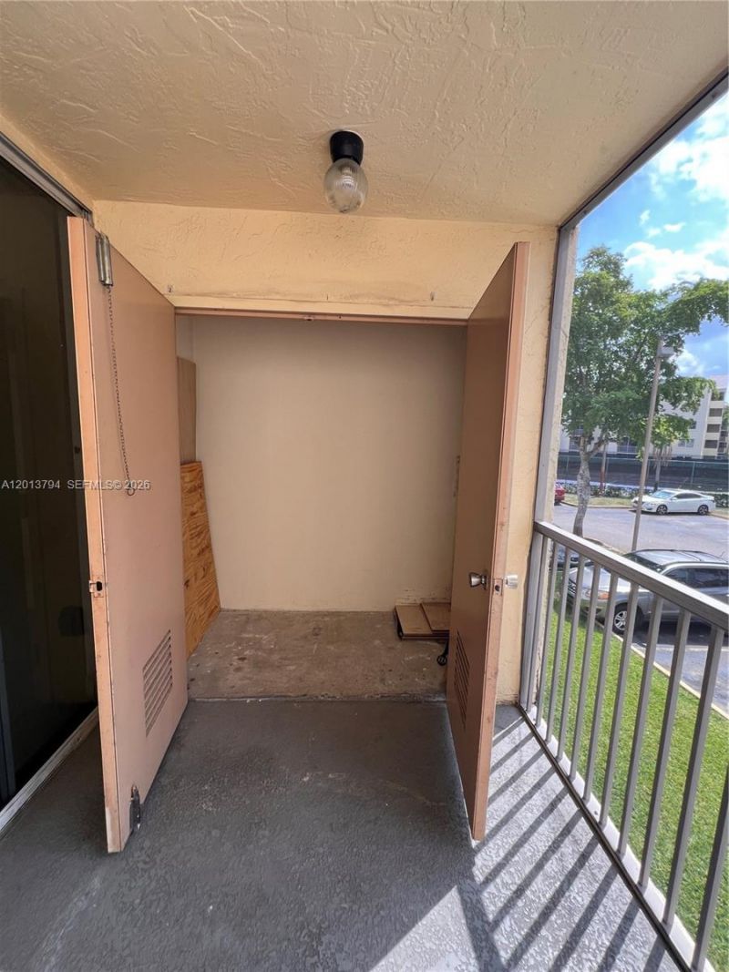 8373 Lake Dr , Unit 202, Doral, FL 33166 Photo