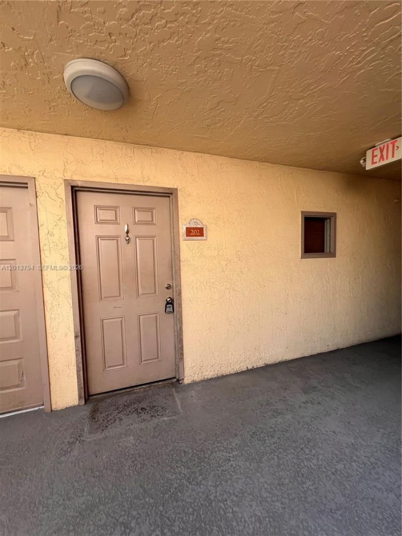 8373 Lake Dr , Unit 202, Doral, FL 33166 Photo